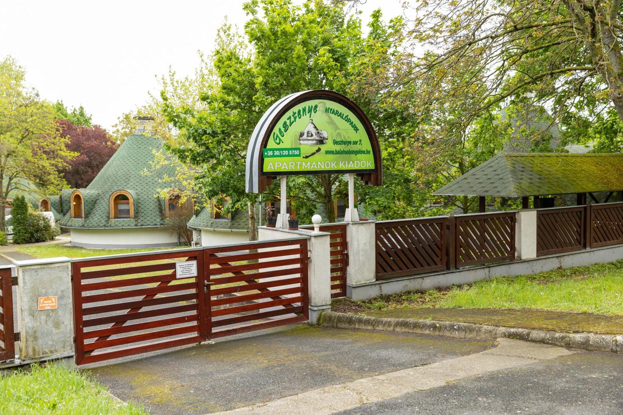 قرية بالاتونودفاري Gesztenye Nyaralopark المظهر الخارجي الصورة
