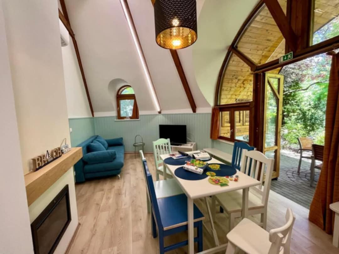 قرية بالاتونودفاري Gesztenye Nyaralopark المظهر الخارجي الصورة